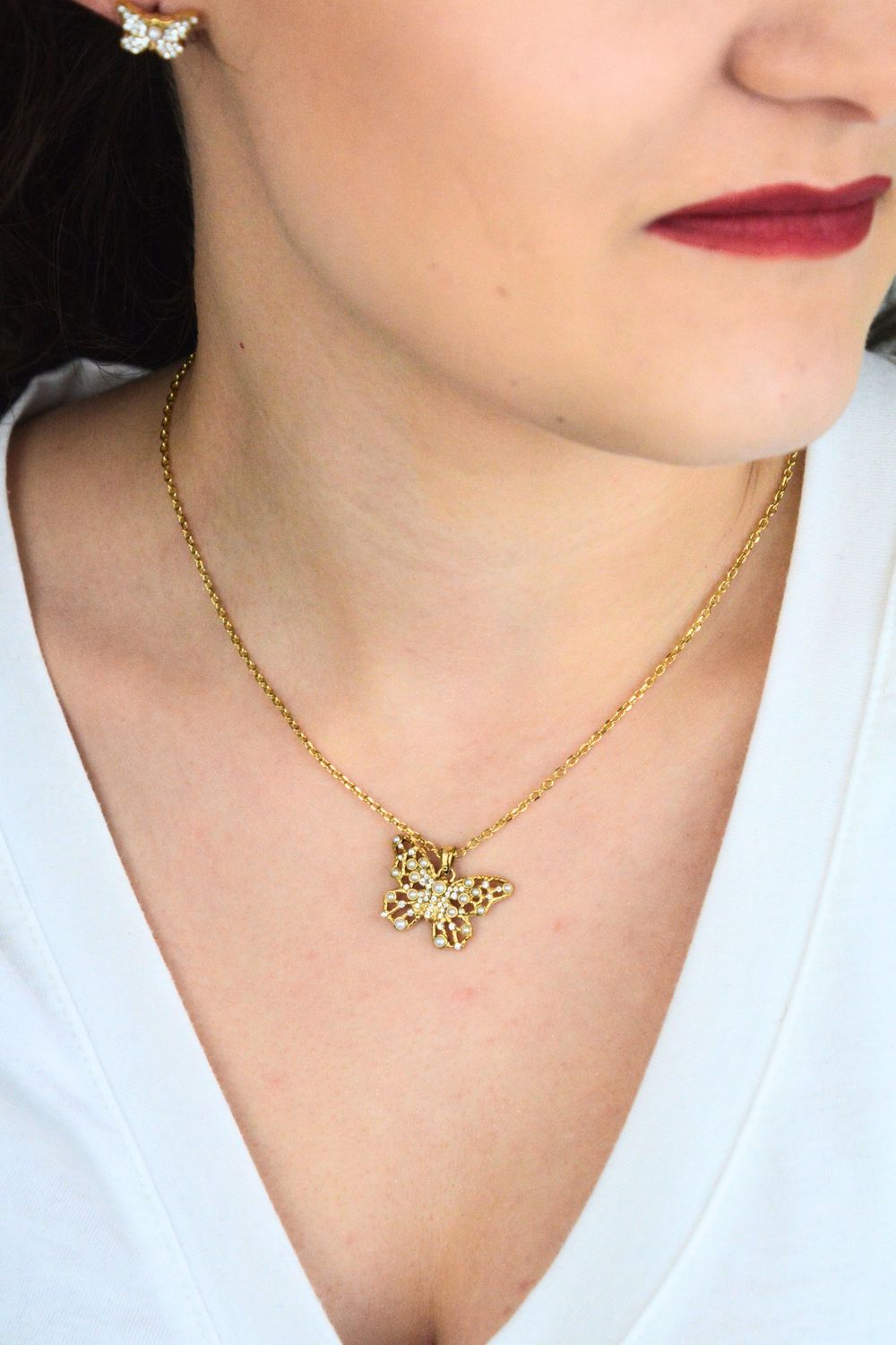 Naszyjnik Guess Stalowy Złoty z Motylkiem, Cyrkoniami i Perełkami JUBN06119JWYGT-U.jpg