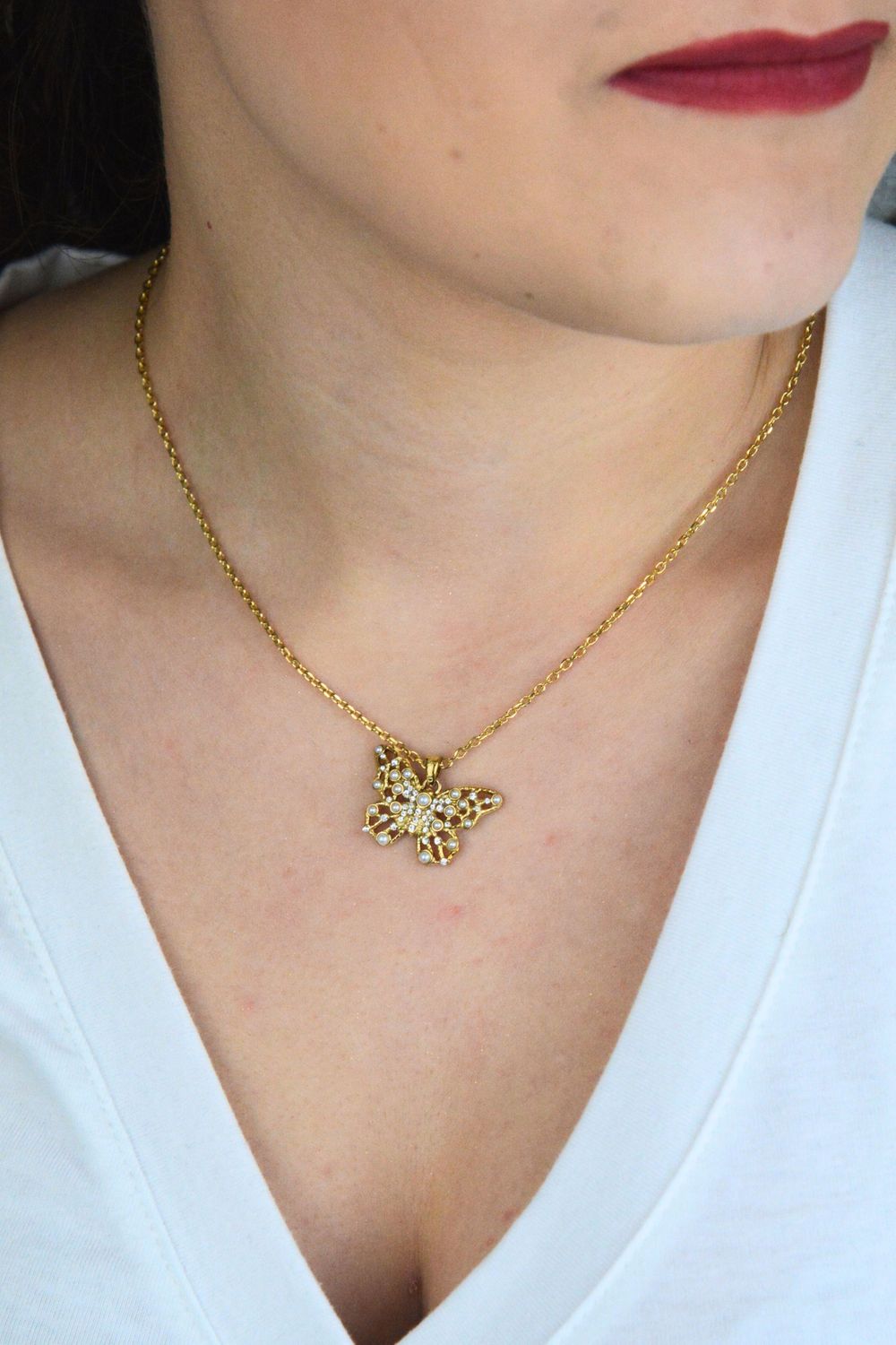 Naszyjnik Guess Stalowy Złoty z Motylkiem, Cyrkoniami i Perełkami JUBN06119JWYGT-U.jpg