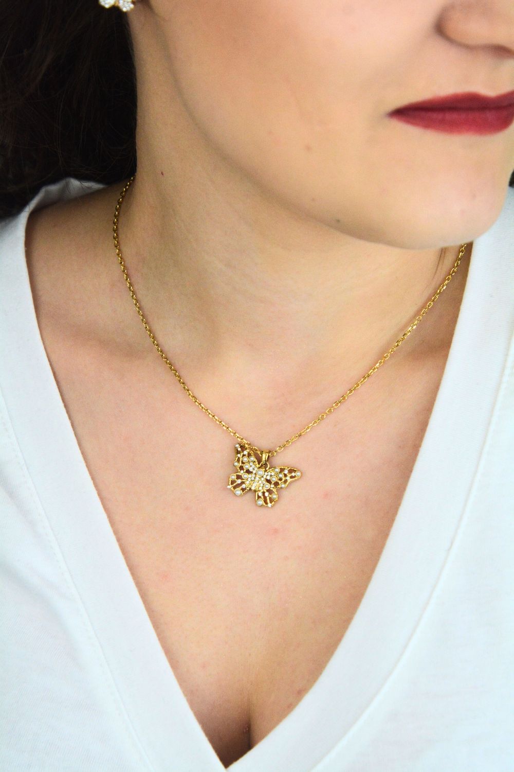 Naszyjnik Guess Stalowy Złoty z Motylkiem, Cyrkoniami i Perełkami JUBN06119JWYGT-U.jpg