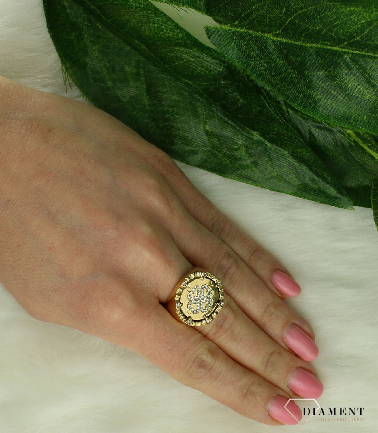 Sygnet Guess z koniczyną w kolorze złota JUBR04048JWYG (2).jpg