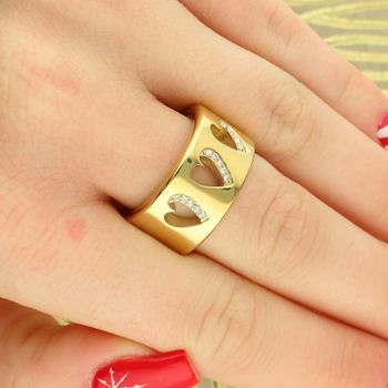 GUESS złoty pierścionek z trzema sercami i białymi cyrkoniami – szerok, rozmiar 18 serca.jpg