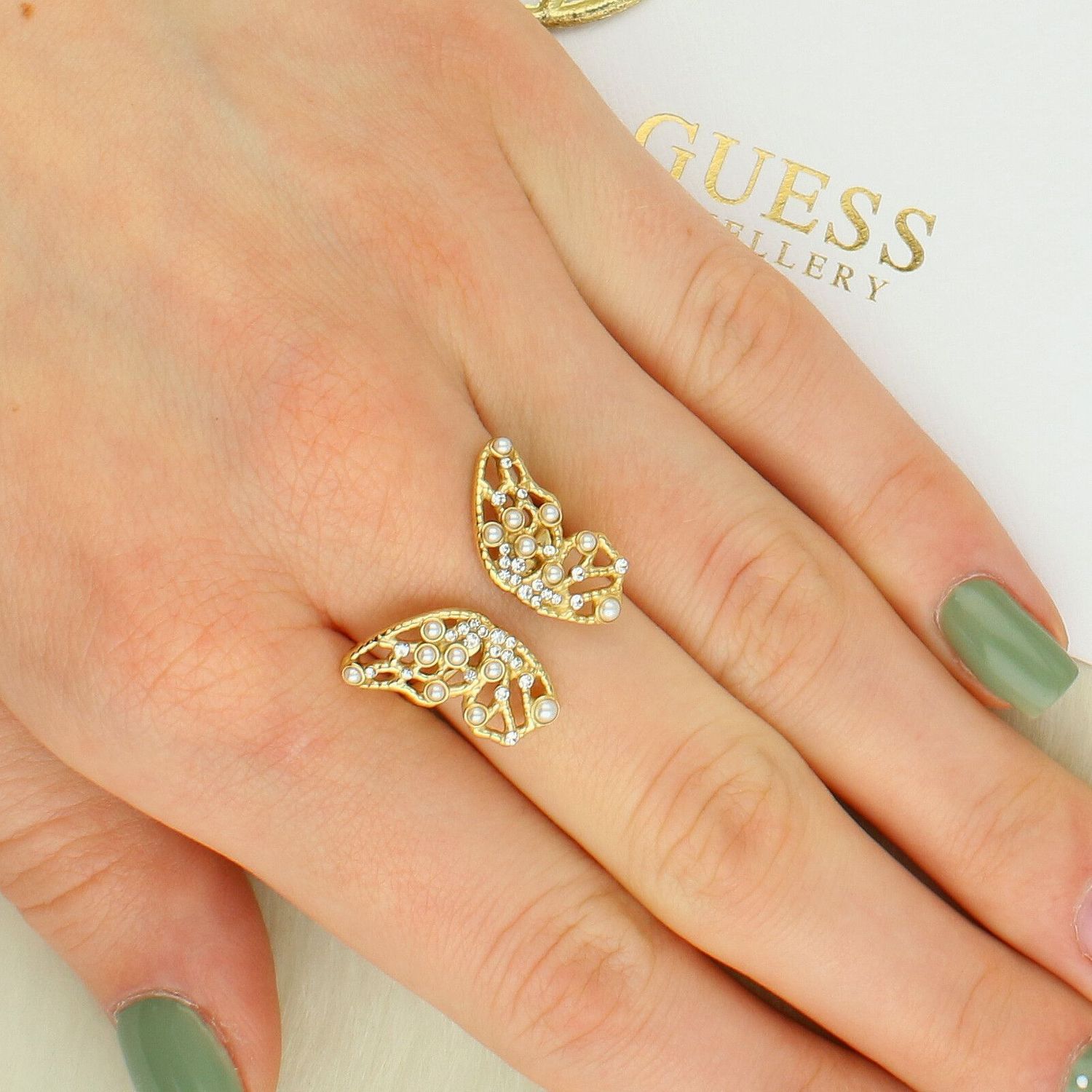 Pierścionek Guess Motyl złoty z cyrkoniami i perełkami JUBR06118JWYG fashion.jpg