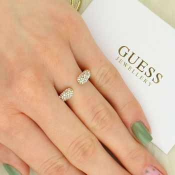 Pierścionek damski Guess z cyrkoniami – otwarty model, stal antyalergiczna 5 mm JUBR06256JWYG gold.jpg