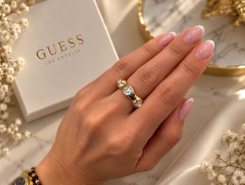 Pierścionek damski GUESS JUBR06308JWYG54 złoty z kamieniami rozmiar 14d (1).jpg