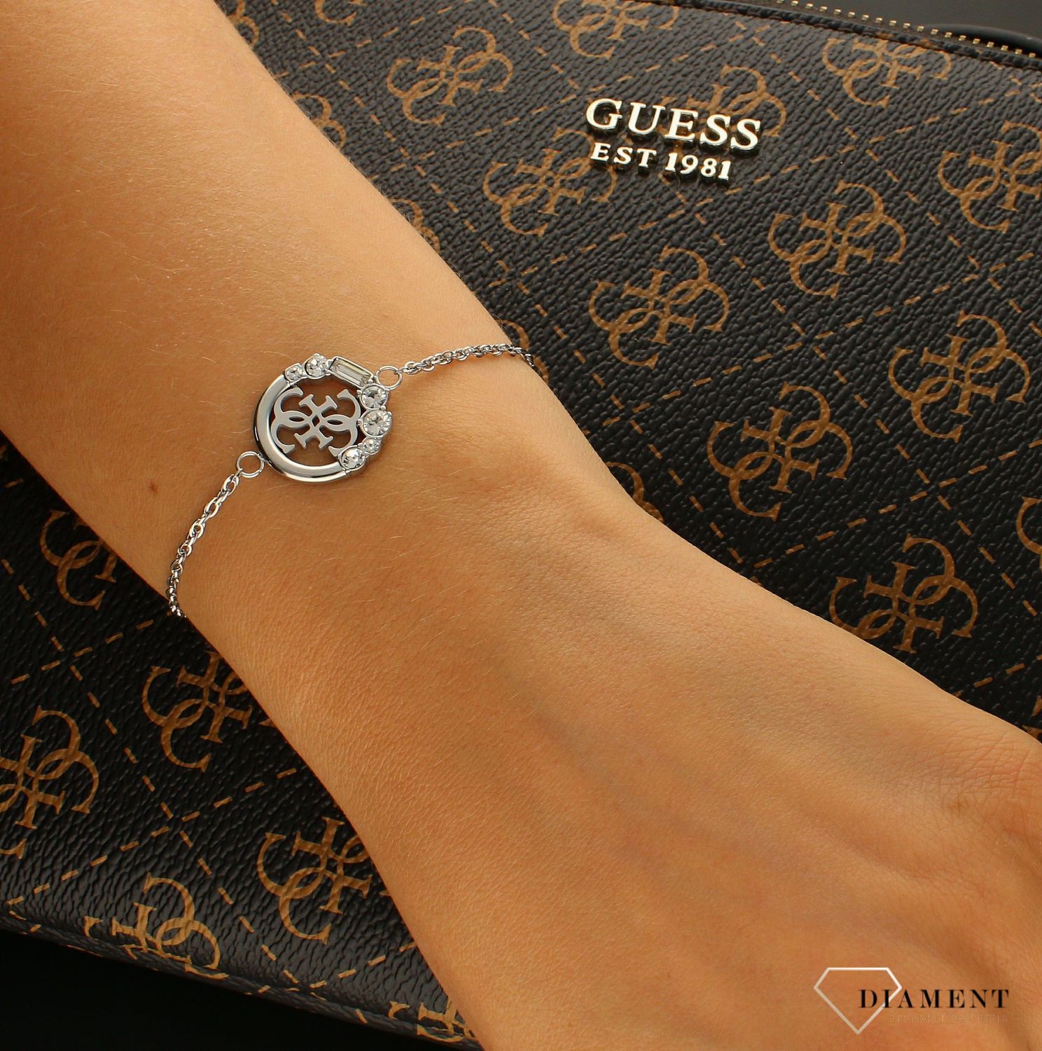 Komplet stalowy GUESS w kolorze srebrnym z cyrkoniami JUBS01016JWRHS ✓ Biżuteria GUESS ✓Komplet  Guess wykonany z najwyższej jakości stali w kolorze srebrnym 'Guess'✓ Oficjalny Sklep Online (2).jpg