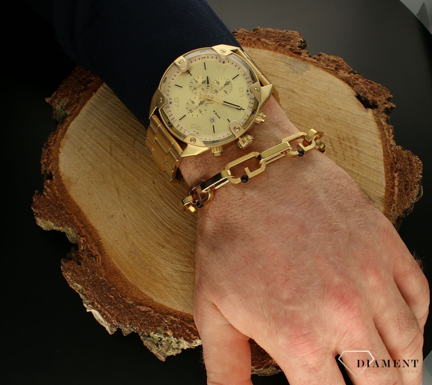 Bransoletka męska GUESS z czarnymi kulkami JUMB02125JWYGS. Bransoletka GUESS w kształcie literki G z elementem ozdobnym w formie czarnych kulek. Bransoletka, która świetnie się sprawdzi jako dodatek do stylizacji. Idealna na prezent..jpg