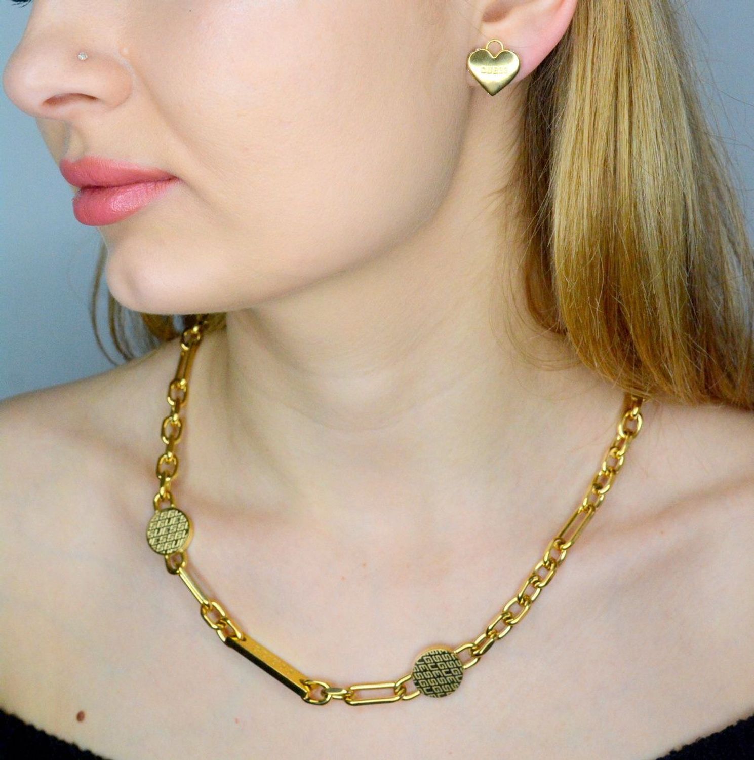 JUMN03227JWYGT-U złoty łańcuch guess.webp