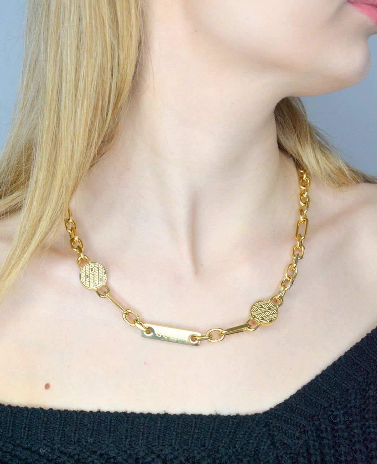 JUMN03227JWYGT-U złoty łańcuch guess.webp