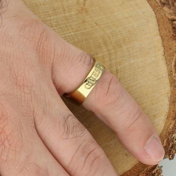 Sygnet męski GUESS z głową lwa – złoty platerowany pierścień rozmiar 20 logo.jpg