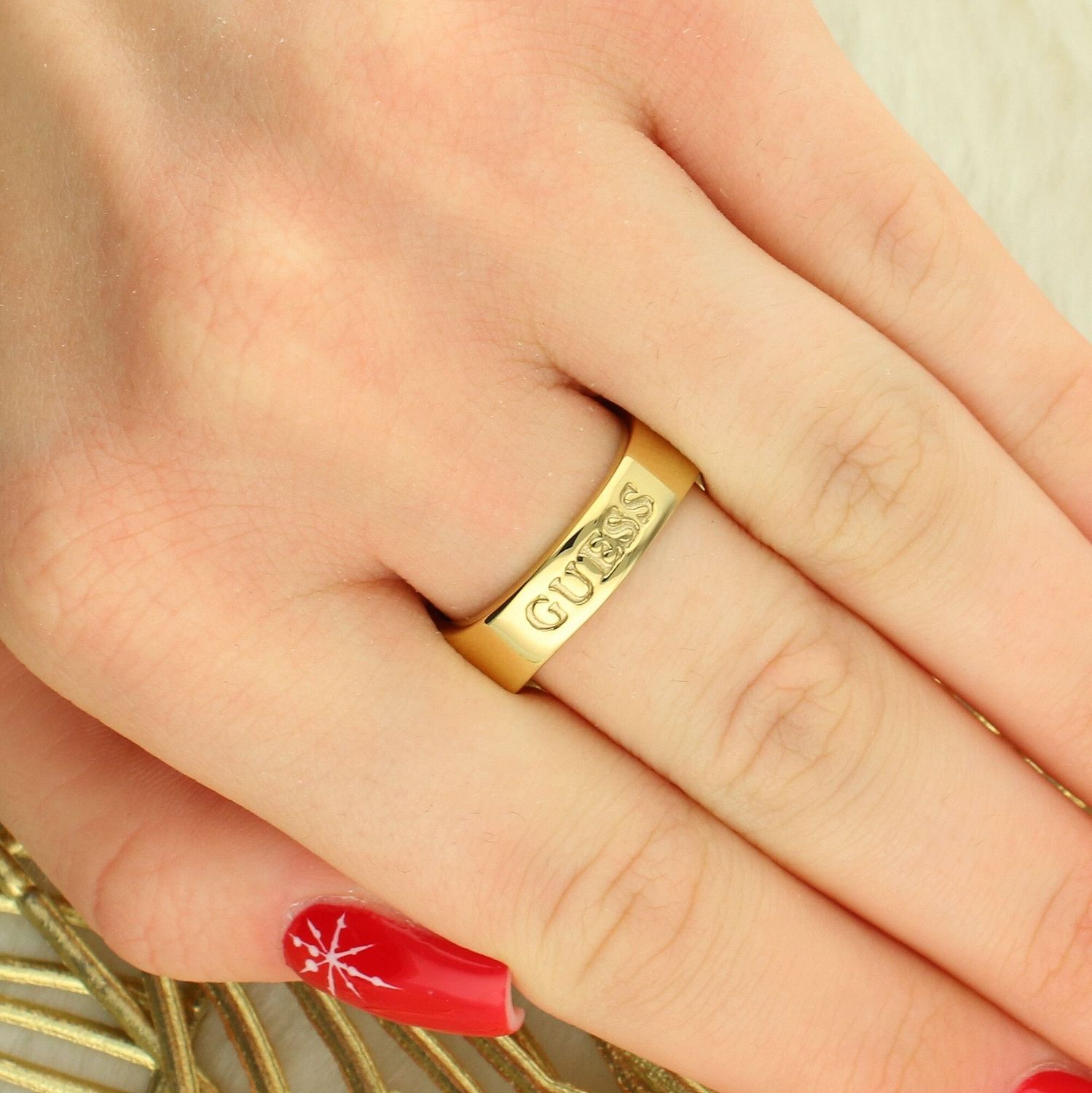 Sygnet męski GUESS z głową lwa – złoty platerowany pierścień rozmiar 20 guess.jpg