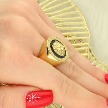 GUESS Unisex Sygnet Złoty z Głową Lwa Stal 316L - Emaliowana Tarcza bok.jpg