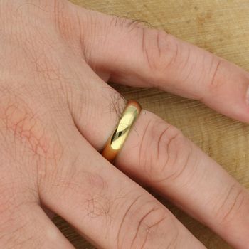 GUESS Unisex Sygnet Złoty z Głową Lwa Stal 316L - Emaliowana Tarcza tył męskie.jpg