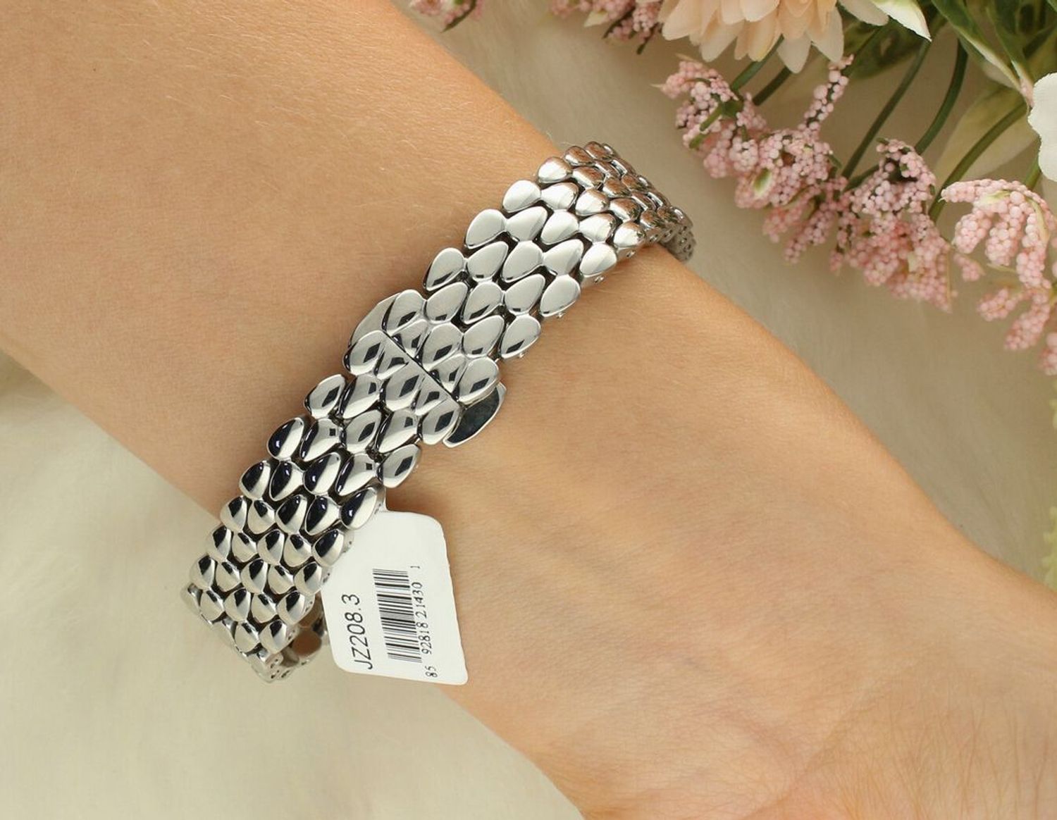 Zegarek damski JVD JZ208.3 z kopertą 29 mm, stalową bransoletą, tarczą z cyframi rzymskimi, mechanizmem Miyota i szkłem mineralnym. Wodoszczelność 5 ATM. Elegancja na co dzień.1.jpg