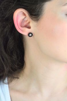 Pozłacane kolczyki ze srebra 925 z cyrkoniami – elegancja z kosmicznym akcentem (3).jpg