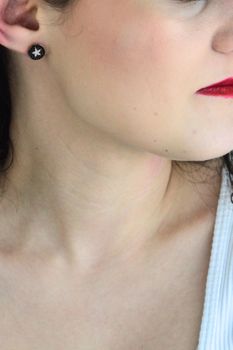 Pozłacane kolczyki ze srebra 925 z cyrkoniami – elegancja z kosmicznym akcentem (4).jpg