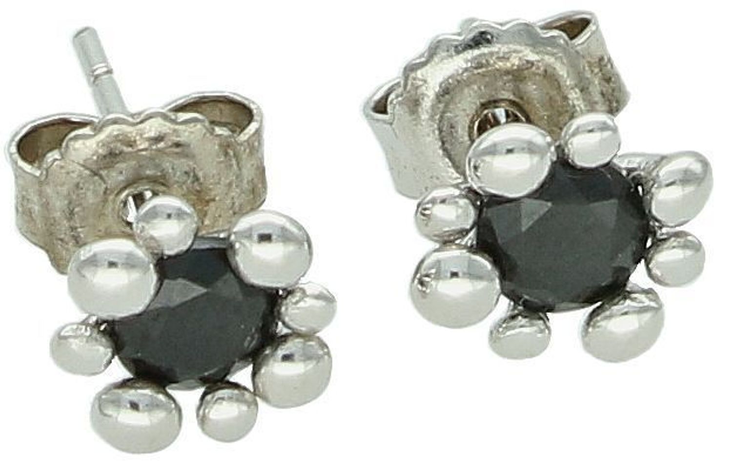 Kolczyki srebrne próby 925 – model KVI294026. Ozdobione czarną cyrkonią o średnicy 7 mm, zapięcie na sztyft. Elegancja z charakterem – idealne na co dzień i na wieczór.1.jpg