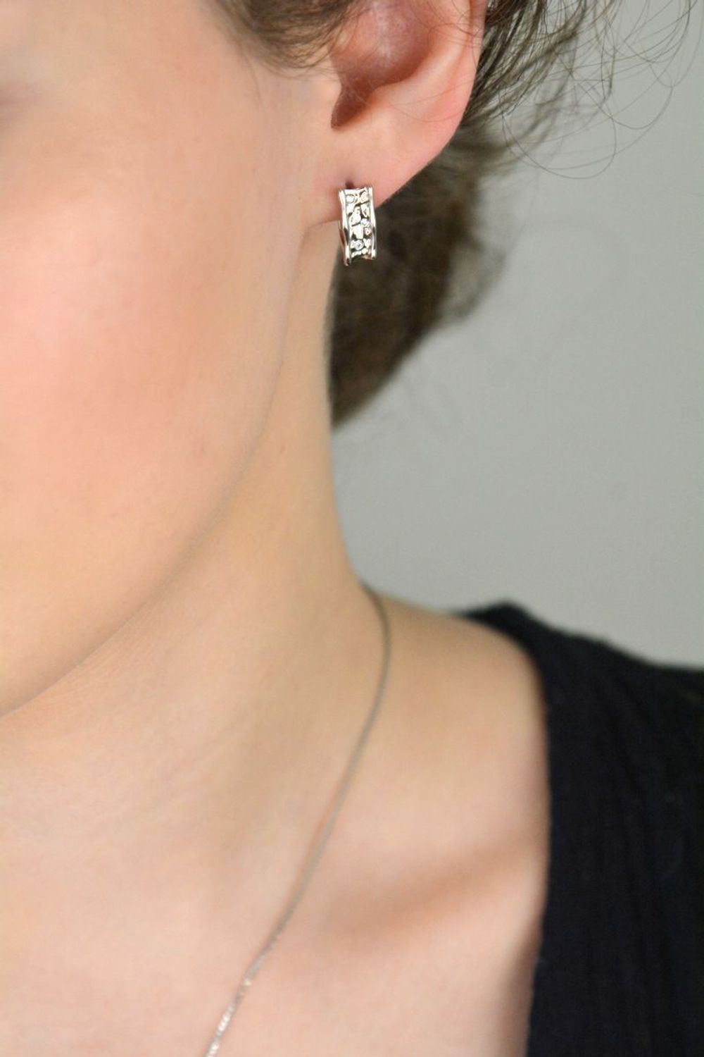 Kolczyki damskie srebrne prostokątne z cyrkoniami próba 925, KVI114030.jpg