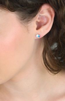 Eleganckie kolczyki srebrne Swarovski Crystal K1122SS29AB wykonane ze srebra próby 925 z kryształami Swarovski w kolorze Aurore Boreale. Waga 0,70 g, idealne na każdą okazję. Autoryzowany sklep Diament, 2 lata gwa (6).JPG