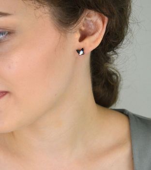 Kolczyki dziecięce srebrne 925 z czarnymi motylkami ozdobionymi kryształami Swarovski Elements. Model K28548SN, wymiary 8x7 mm, waga 1,20 g, zapięcie na sztyft. Stylowy prezent dla dziewczynki (7).JPG