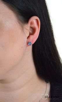 Srebrne kolczyki Spark Swarovski Aquamarine K44806AQ.  Minimalistyczna biżuteria to jeden z najmodniejszych w tym sezonie trendów. Kolczyki zostały ozdobione kryształami Swarovskie.JPG