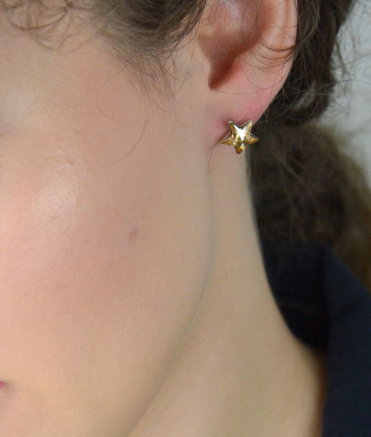 Kolczyki srebrne Swarovski jasno złote gwiazdki.jpg