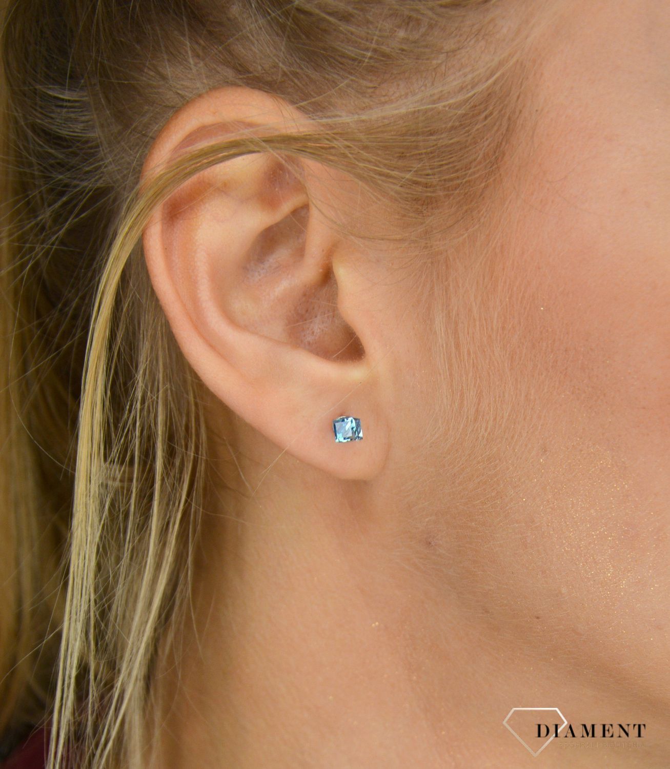 Kolczyki srebrne Swarovski małe kostki błękitne K48414AQ.jpg