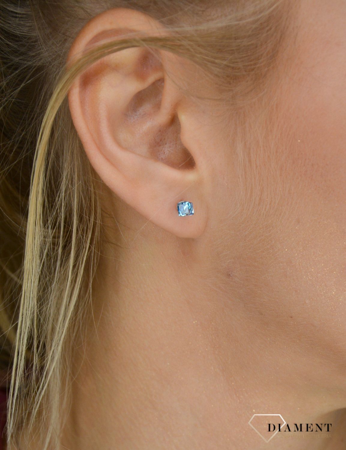 Kolczyki srebrne Swarovski małe kostki błękitne K48414AQ.jpg