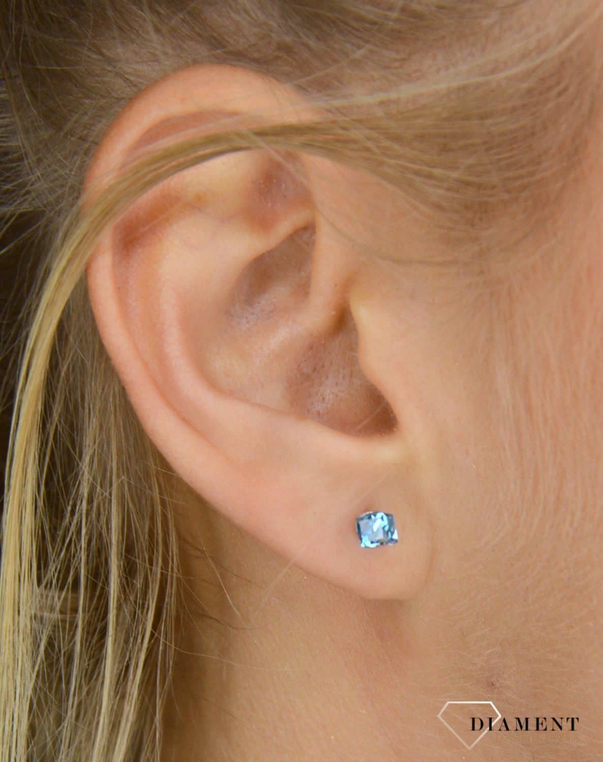 Kolczyki srebrne Swarovski małe kostki błękitne K48414AQ.jpg