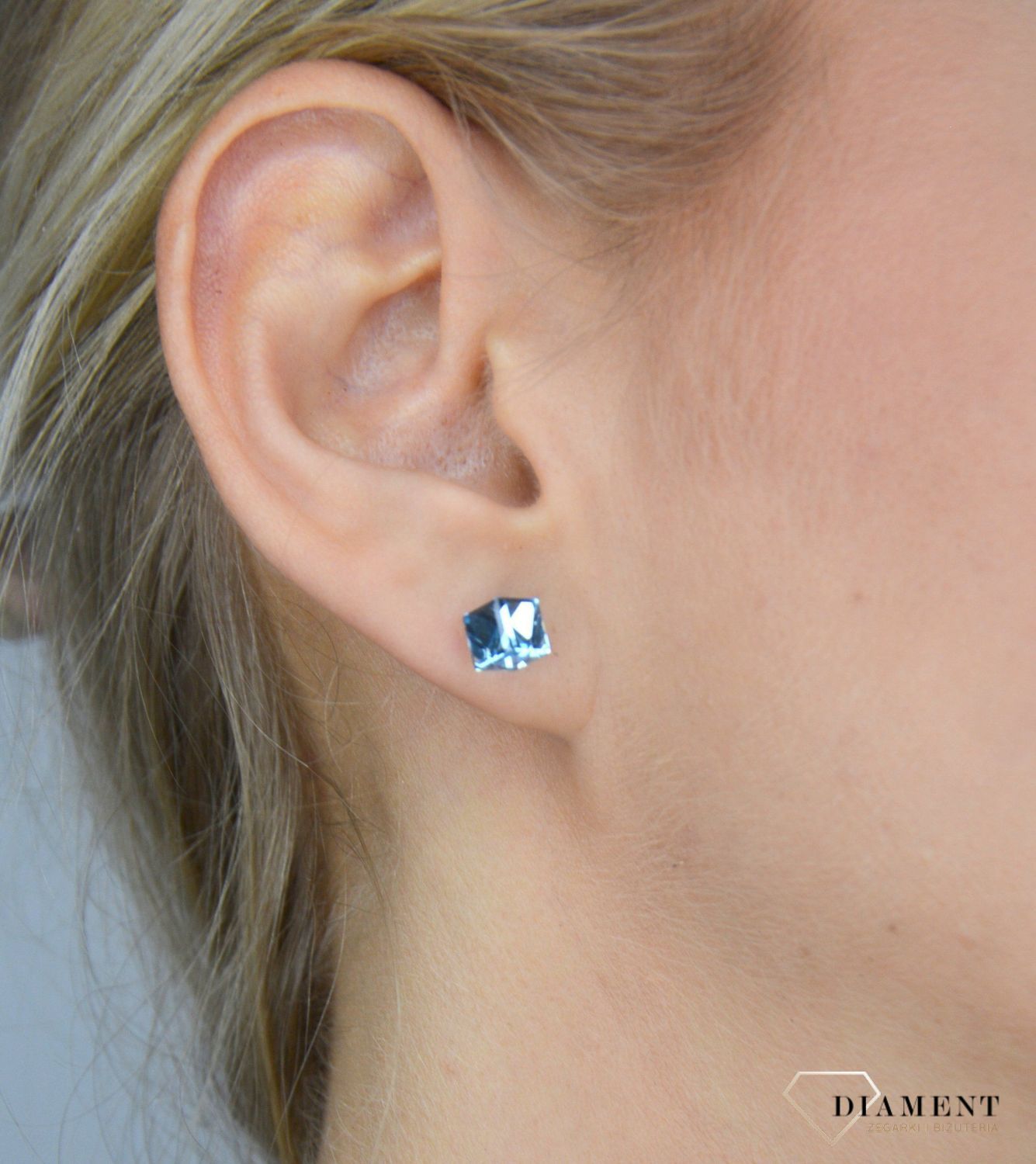 Kolczyki srebrne przy uchu Swarovski kostki K48416AQ.jpg