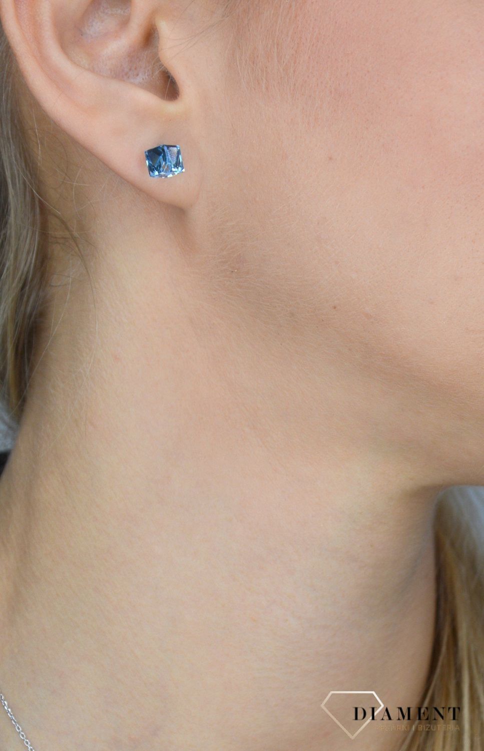 Kolczyki srebrne przy uchu Swarovski kostki K48416AQ.jpg