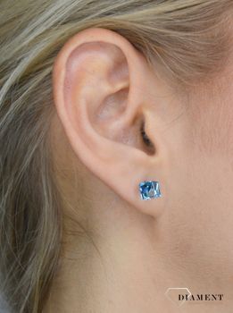 Kolczyki srebrne przy uchu Swarovski błękitne kostki K48416AQ 💎 Kolczyki wykonane ze srebra próby 925 oraz ekskluzywnych kryształów Swarovski® crystals (1).JPG