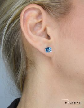 Kolczyki srebrne przy uchu Swarovski błękitne kostki K48416AQ 💎 Kolczyki wykonane ze srebra próby 925 oraz ekskluzywnych kryształów Swarovski® crystals (2).JPG