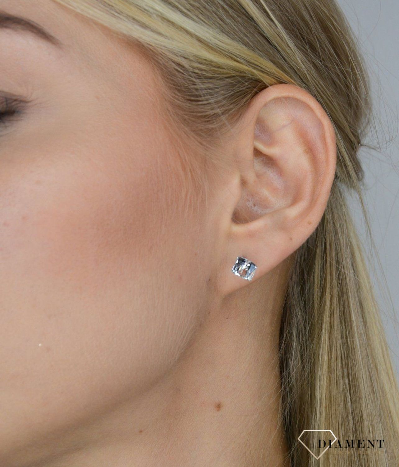 Kolczyki srebrne Swarovski kostki w kolorze Crystal K48416C.jpg