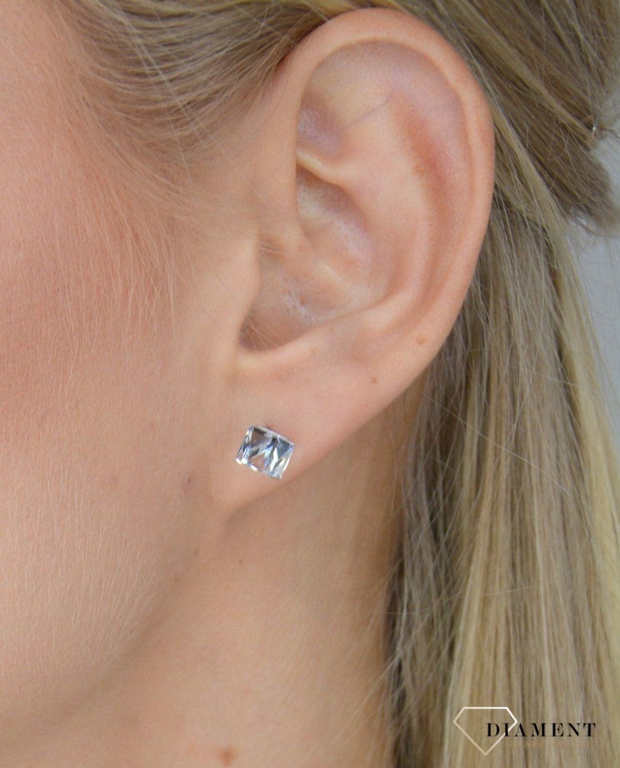 Kolczyki srebrne Swarovski kostki w kolorze Crystal K48416C.jpg