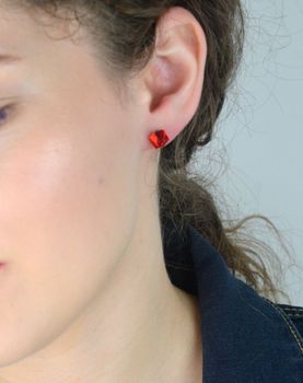 Kolczyki srebrne Swarovski kostki czerwone K48416SI ✓ Prezent dla dziewczyny✓ Prezent dla mamy✓Biżuteria srebrna w Sklepie z Biżuterią zegarki-diament.pl✓Piękna i Elegancka Kolczyki dla Kobiet✓Prawdziwe Srebro✓Darmowa wy.JPG