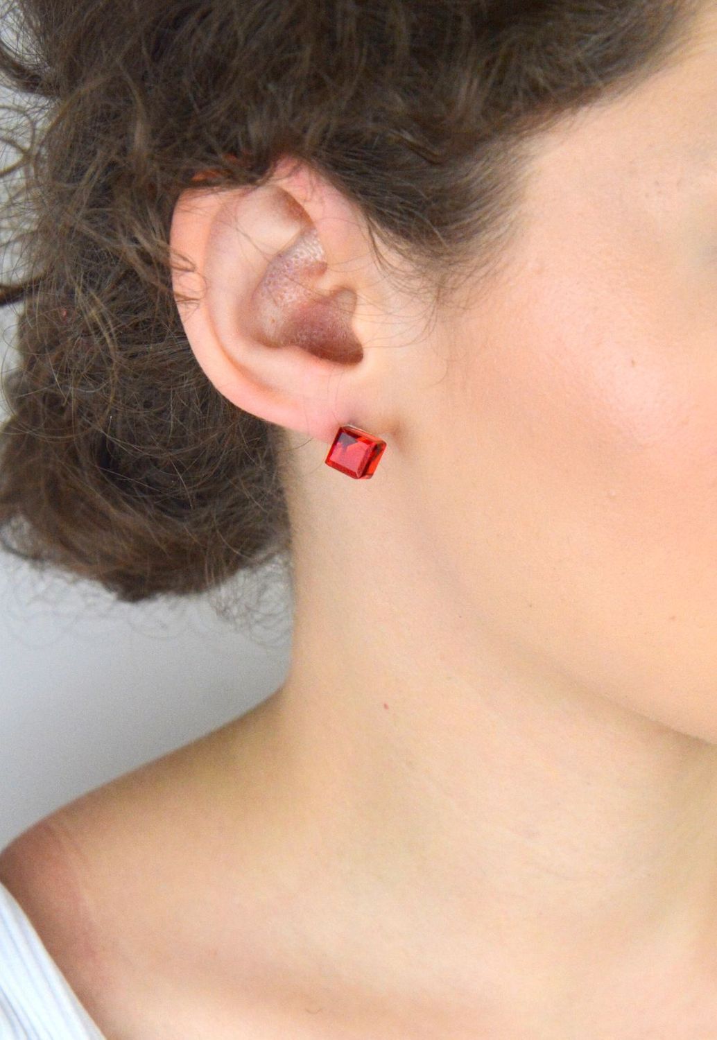 Kolczyki srebrne Swarovski duże kostki czerwone K48418SI.jpg