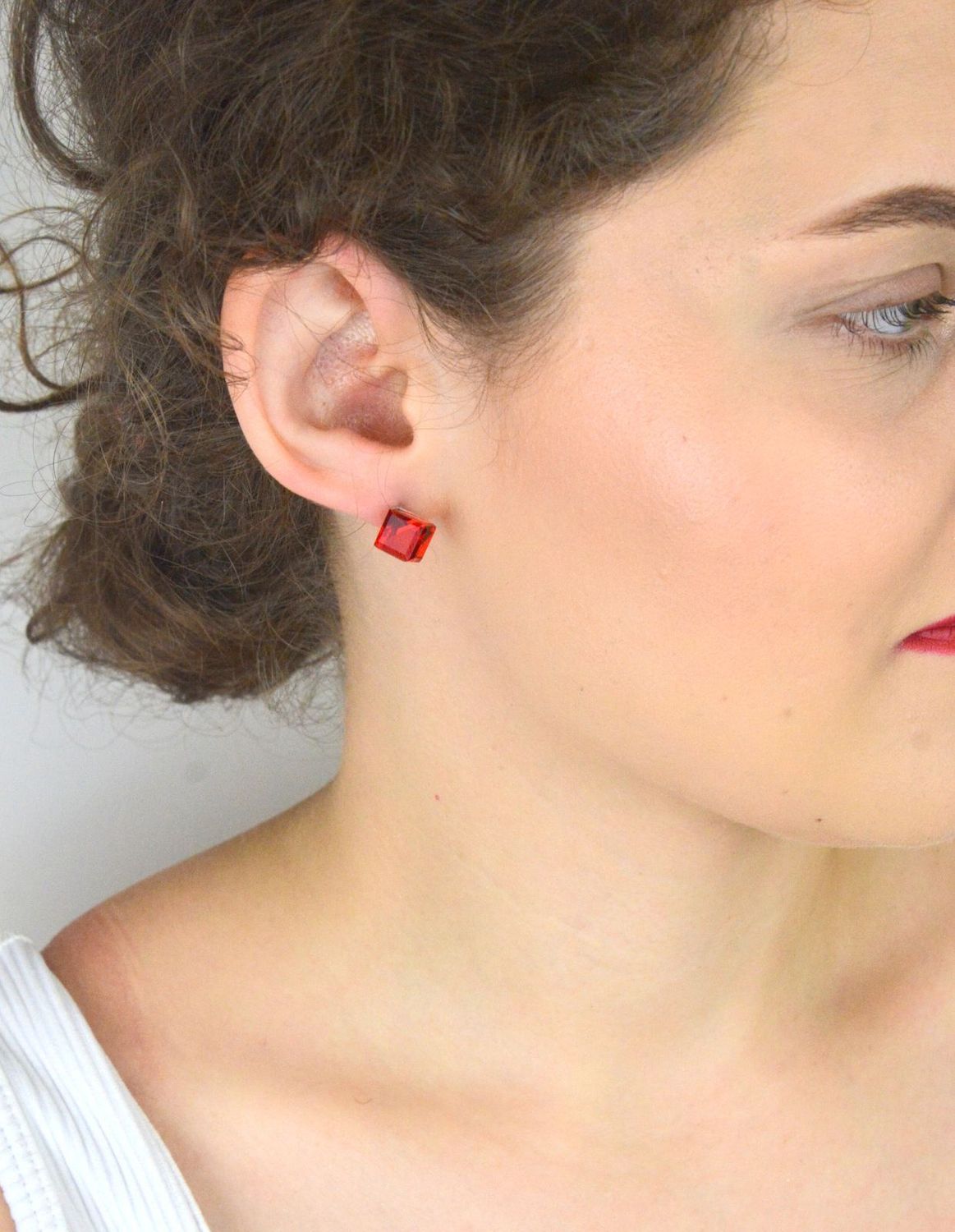 Kolczyki srebrne Swarovski duże kostki czerwone K48418SI.jpg