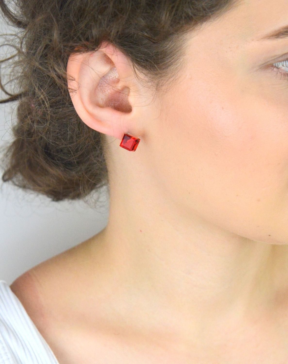 Kolczyki srebrne Swarovski duże kostki czerwone K48418SI.jpg