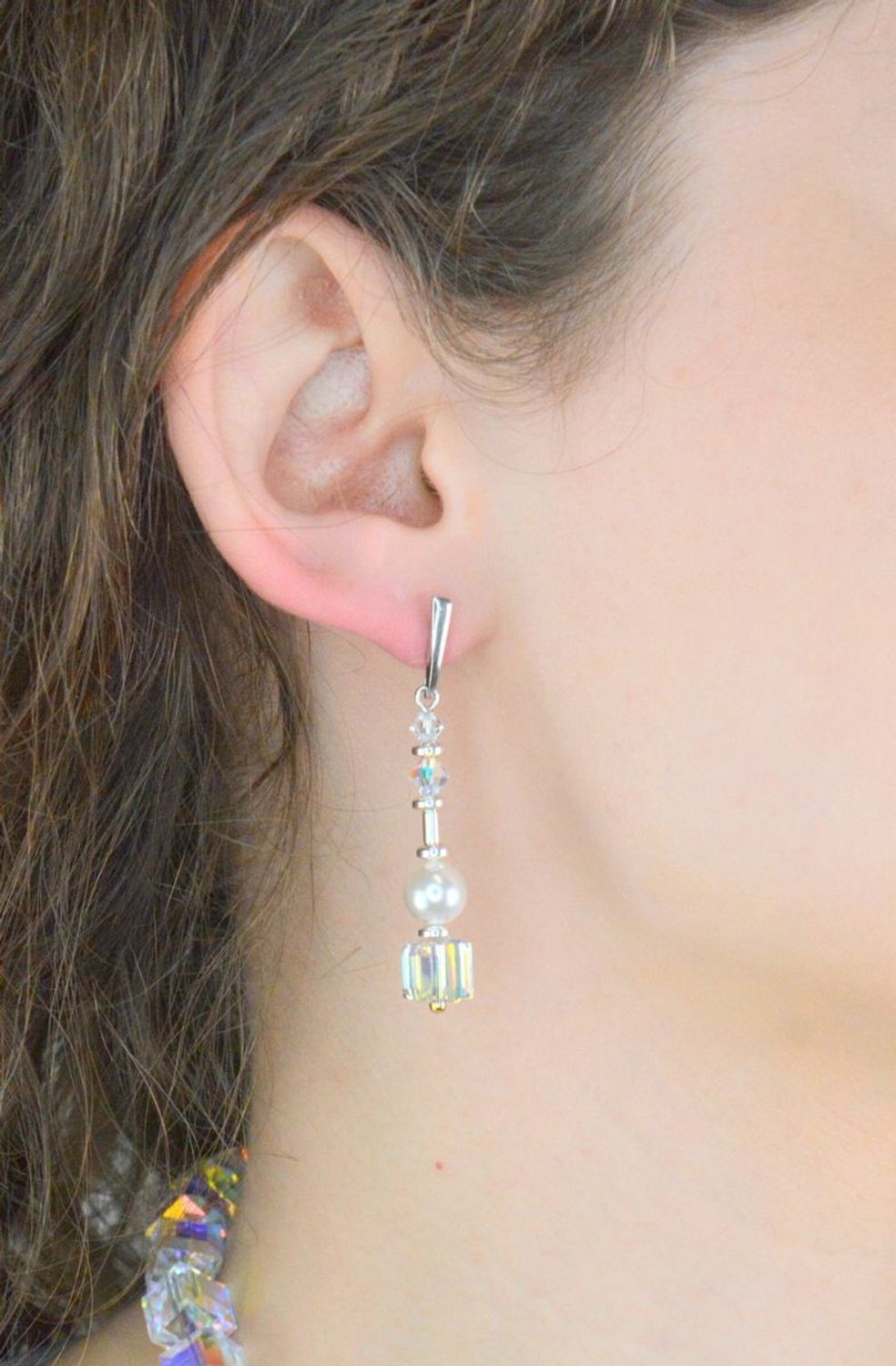 Kolczyki srebrne wiszące kryształki z perłami pr 925, K56015810ABW. Kolczyki srebrne wiszące z Kryształkami Swarovski Boreale K56015810ABW. Kolczyki wykonane ze srebra próby 9251.jpg