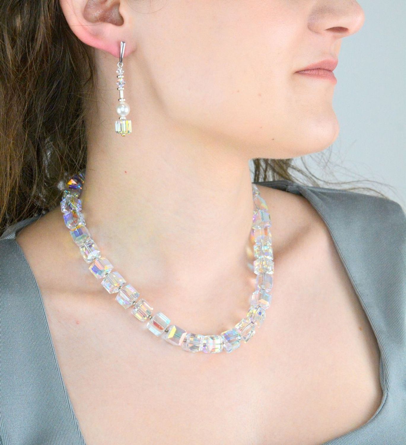 Kolczyki srebrne wiszące kryształki z perłami pr 925, K56015810ABW. Kolczyki srebrne wiszące z Kryształkami Swarovski Boreale K56015810ABW. Kolczyki wykonane ze srebra próby 9251.jpg