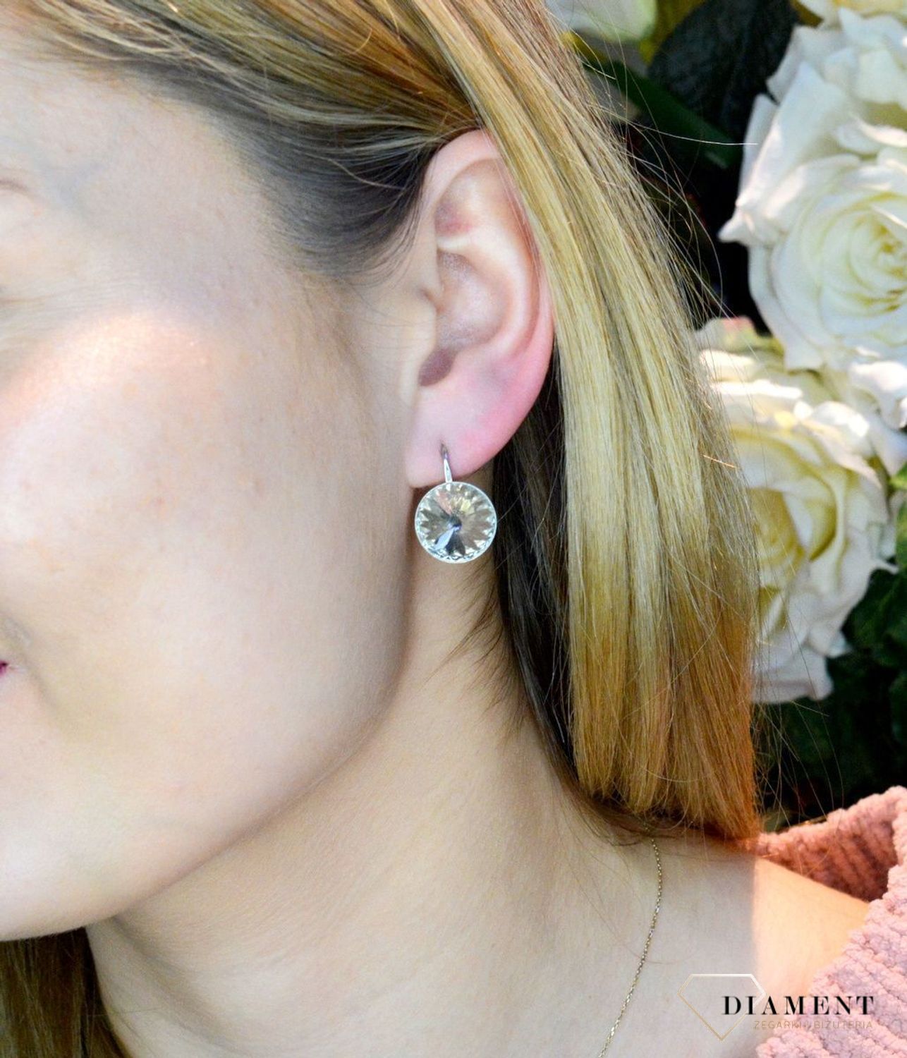 Kolczyki srebrne z Kryształkami Swarovski w kolorze Sweet Candy Large KA112214SS. To świetny pomysł na prezent dla ukochanej osoby. Kolczyki wykonane ze srebra próby 925. Wygodne zapięcie na bigiel angielski..jpg