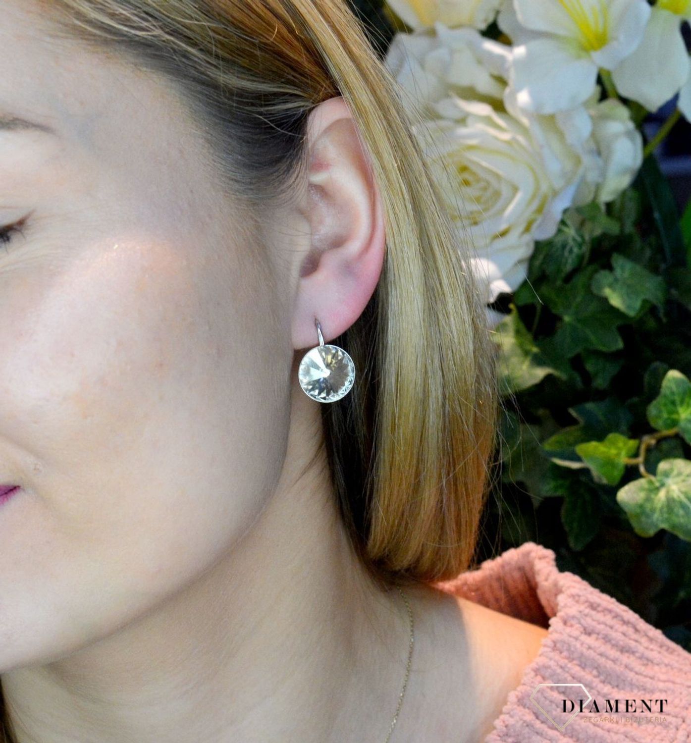 Kolczyki srebrne z Kryształkami Swarovski w kolorze Sweet Candy Large KA112214SS. To świetny pomysł na prezent dla ukochanej osoby. Kolczyki wykonane ze srebra próby 925. Wygodne zapięcie na bigiel angielski..jpg