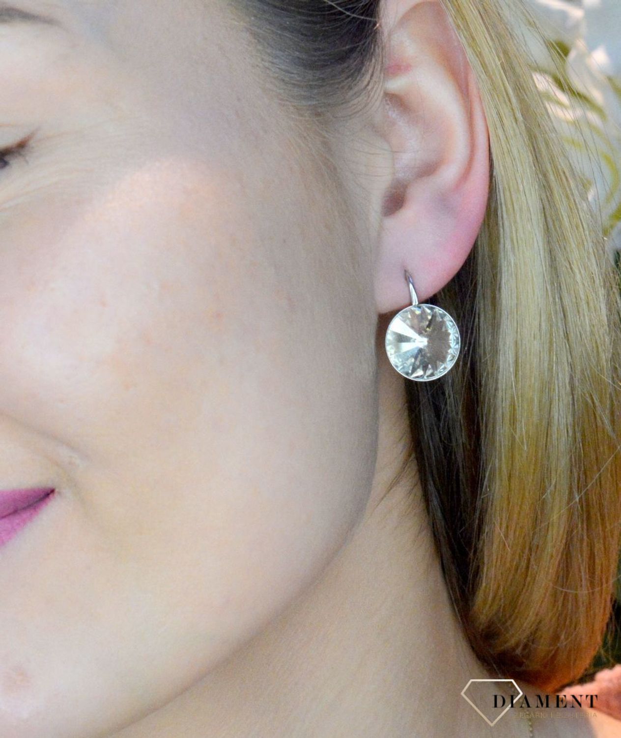 Kolczyki srebrne z Kryształkami Swarovski w kolorze Sweet Candy Large KA112214SS. To świetny pomysł na prezent dla ukochanej osoby. Kolczyki wykonane ze srebra próby 925. Wygodne zapięcie na bigiel angielski..jpg