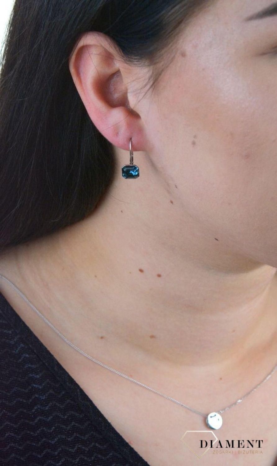 Kolczyki srebrne Spark z Kryształkami Swarovski w granatowym odcieniu KA44808M.jpg