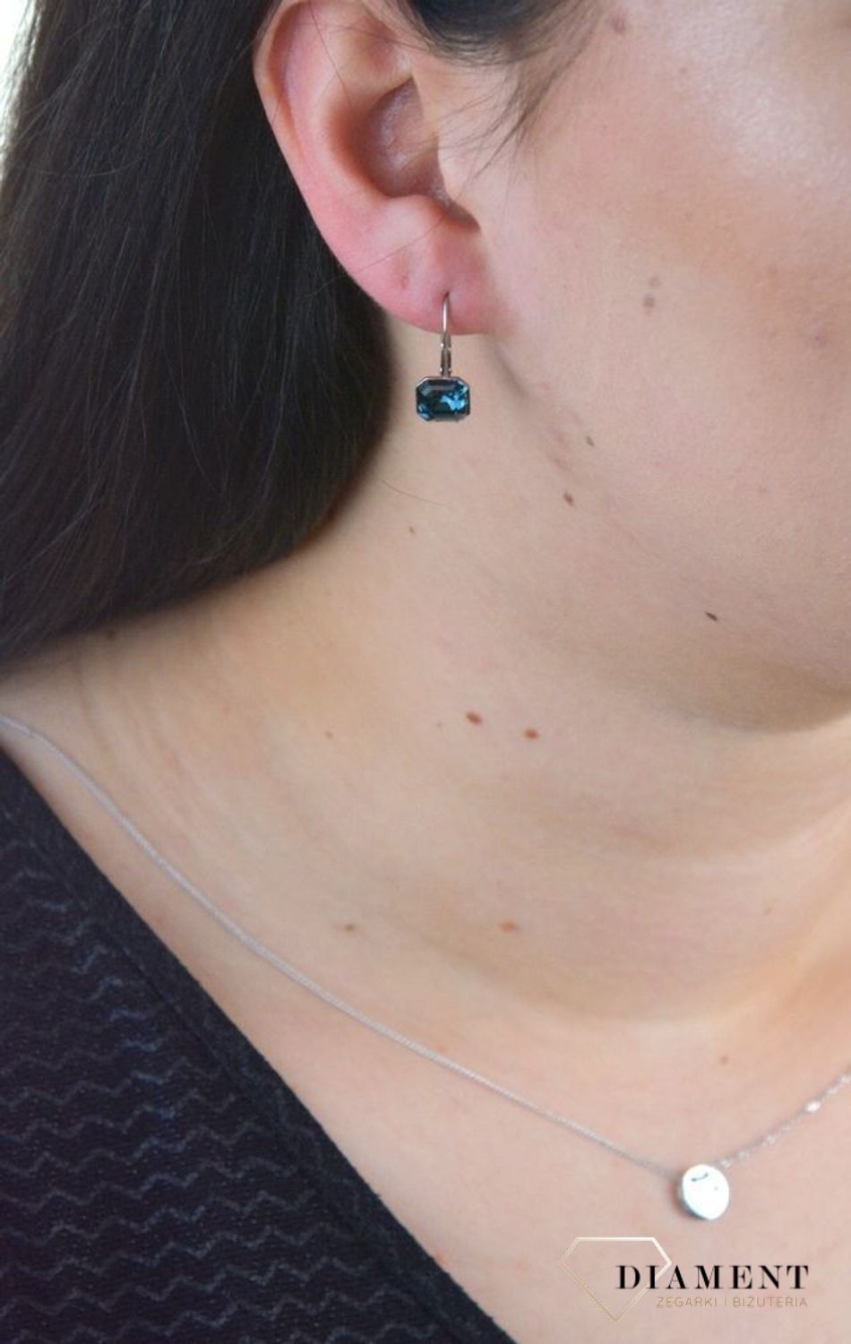 Kolczyki srebrne Spark z Kryształkami Swarovski w granatowym odcieniu KA44808M.jpg