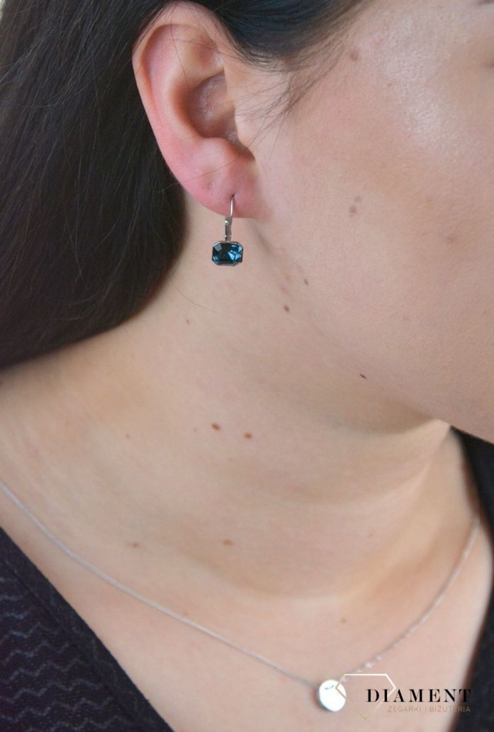 Kolczyki srebrne Spark z Kryształkami Swarovski w granatowym odcieniu KA44808M.jpg