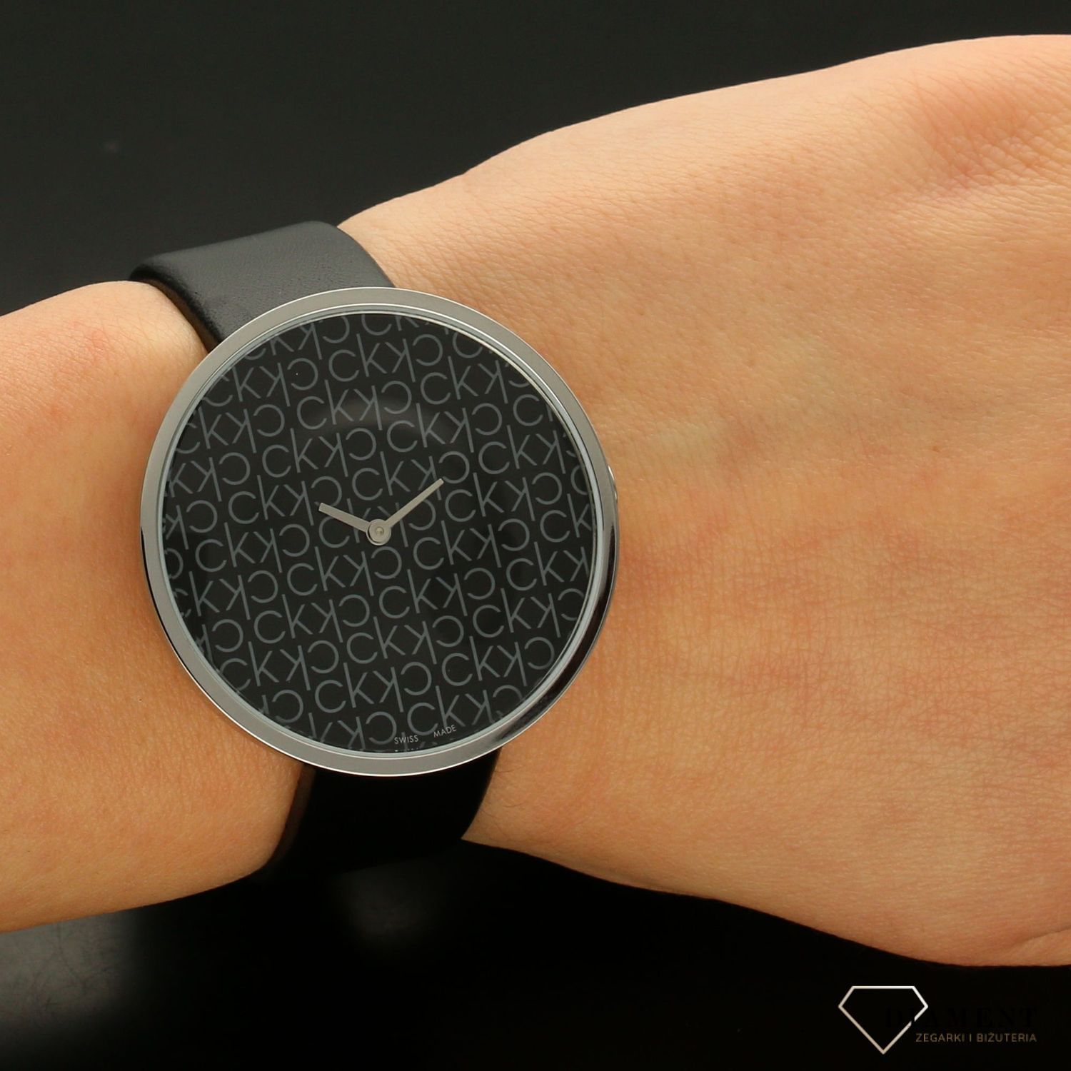 Zegarek damski na czarnym pasku Calvin Klein KAG231CX.jpg