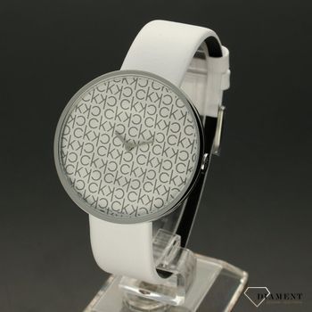 Zegarek damski Calvin Klein Ozdobna tarcz KAG231LX ✅ Zegarek damski z okrągłą kopertą w kolorze srebrnym, z ozdobną tarczą pokrytą w całości logo firmy. ✅ (5).jpg