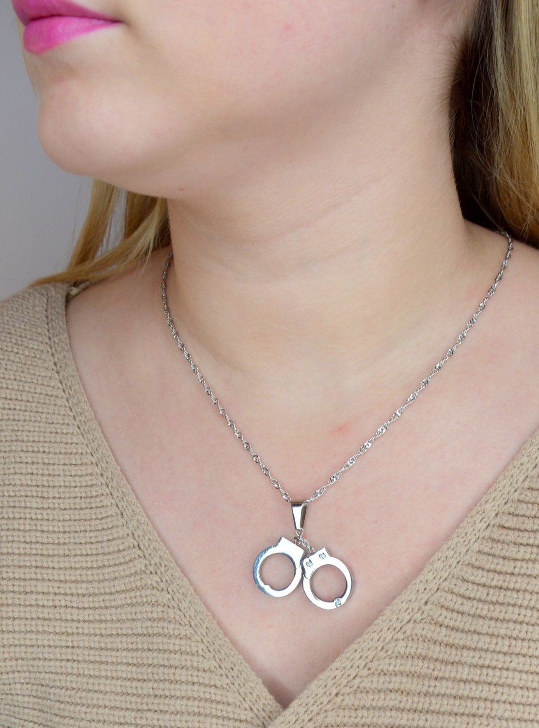 Srebrna zawieszka 925 kajdanki. Srebrna zawieszka o wzorze kajdanek..jpg