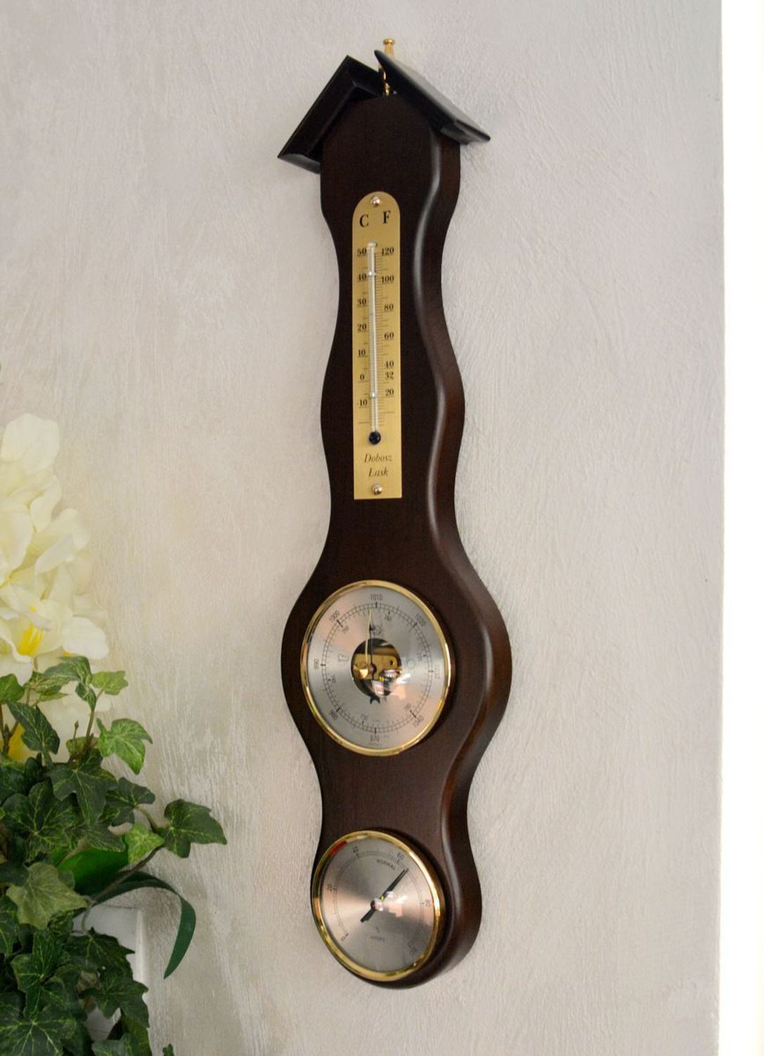 Drewniana stacja pogody Barometr Termometr Higrometr Orzech KAJTEK-010. Tradycyjna stacja pogody na pewno świetnie się sprawdzi w Twoim domu (2).JPG